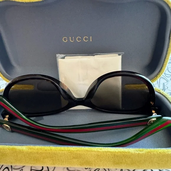 Gucci | Accessories | Gucci Black Sunglasses With Green And  display picture 1
